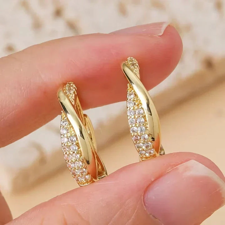 Klara – Pendientes entrelazados para mujer de estilo coreano con circonita - Zelira