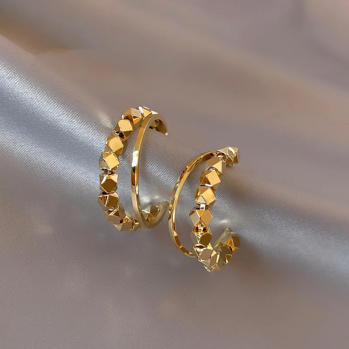 Elegantes pendientes chapados en oro con circonita - Zelira
