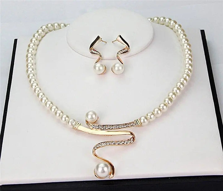 Conjunto de collar y pendientes de perlas naturales - Zelira