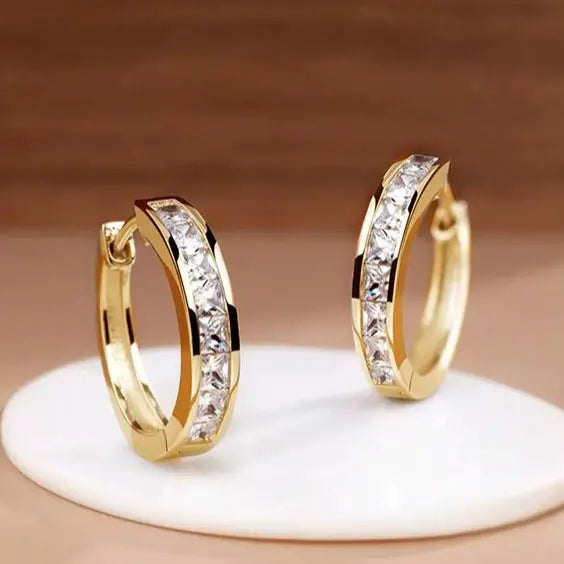 Aros de oro y cristal con estilo - Zelira