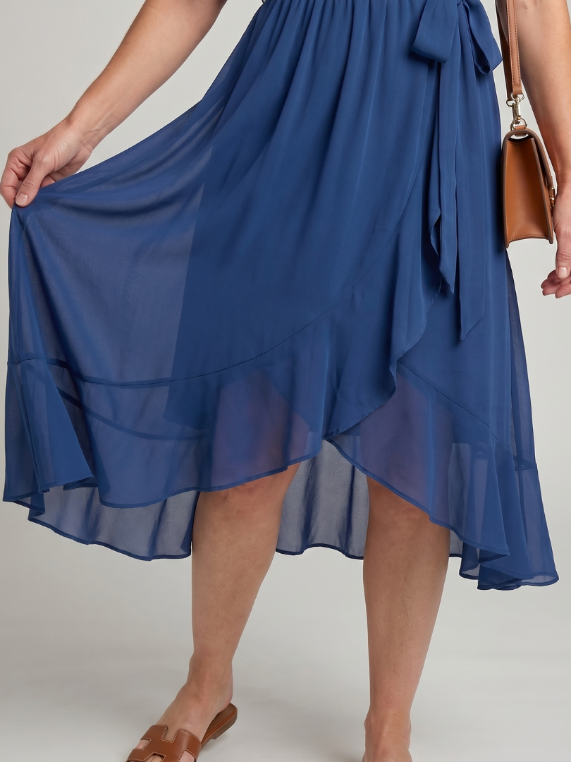 Nina | Vestido midi de efecto cruzado y bajo fluido