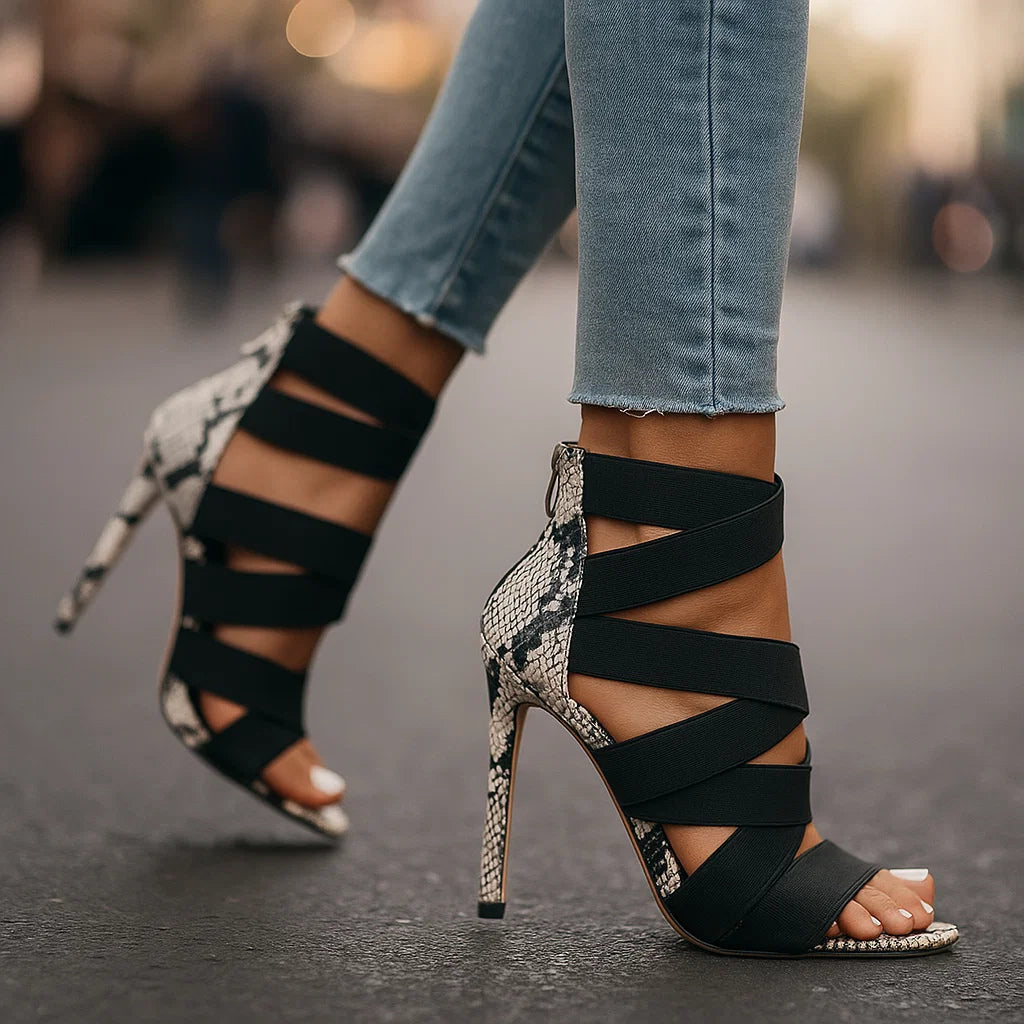 Theodora | Zapatos de tacón puntiagudos con detalle de pedrería
