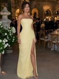 Theda | Vestido maxi con hombros al descubierto y abertura lateral