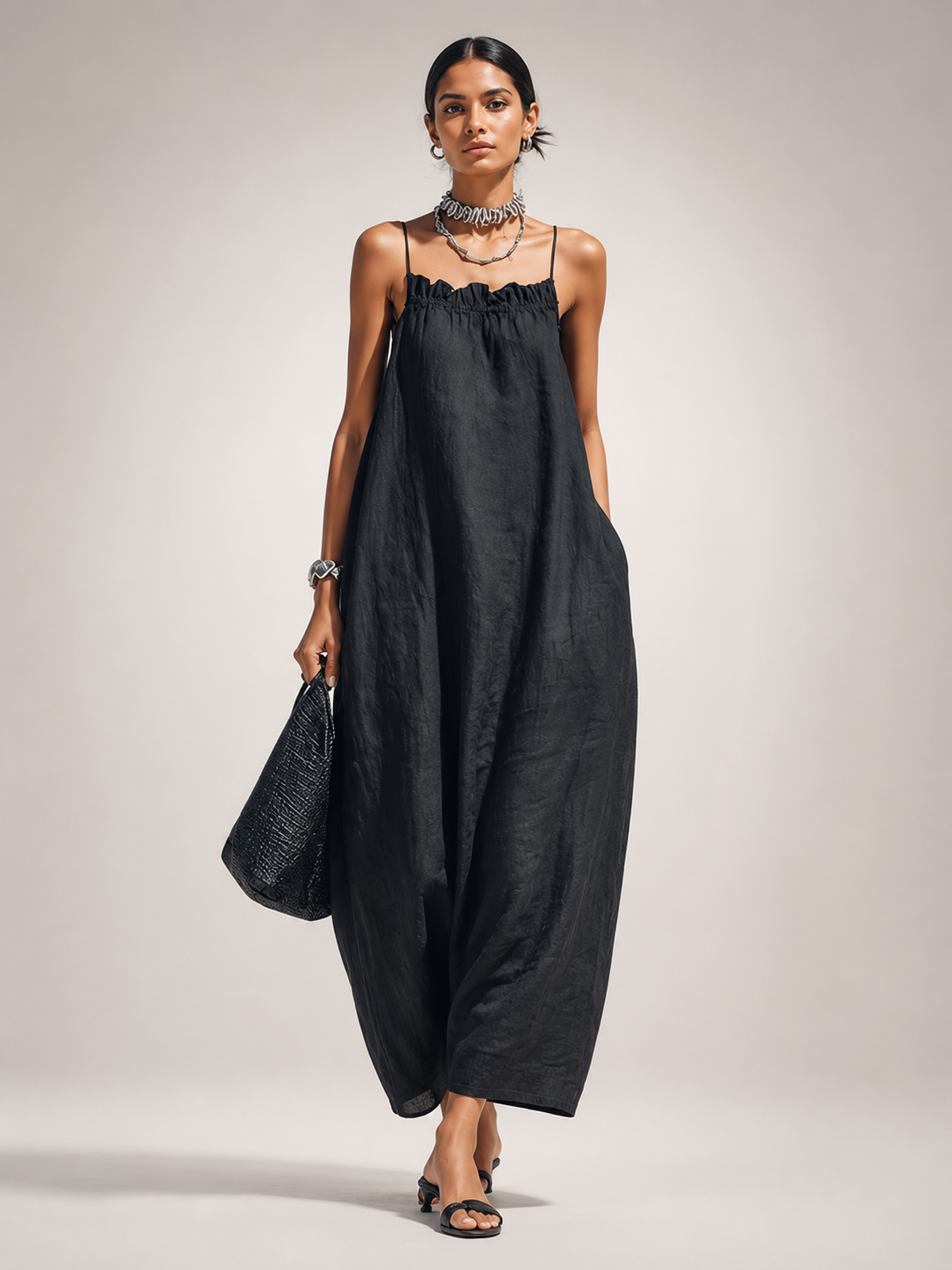 Elfriede | Vestido maxi sencillo con escote fruncido y tirantes finos