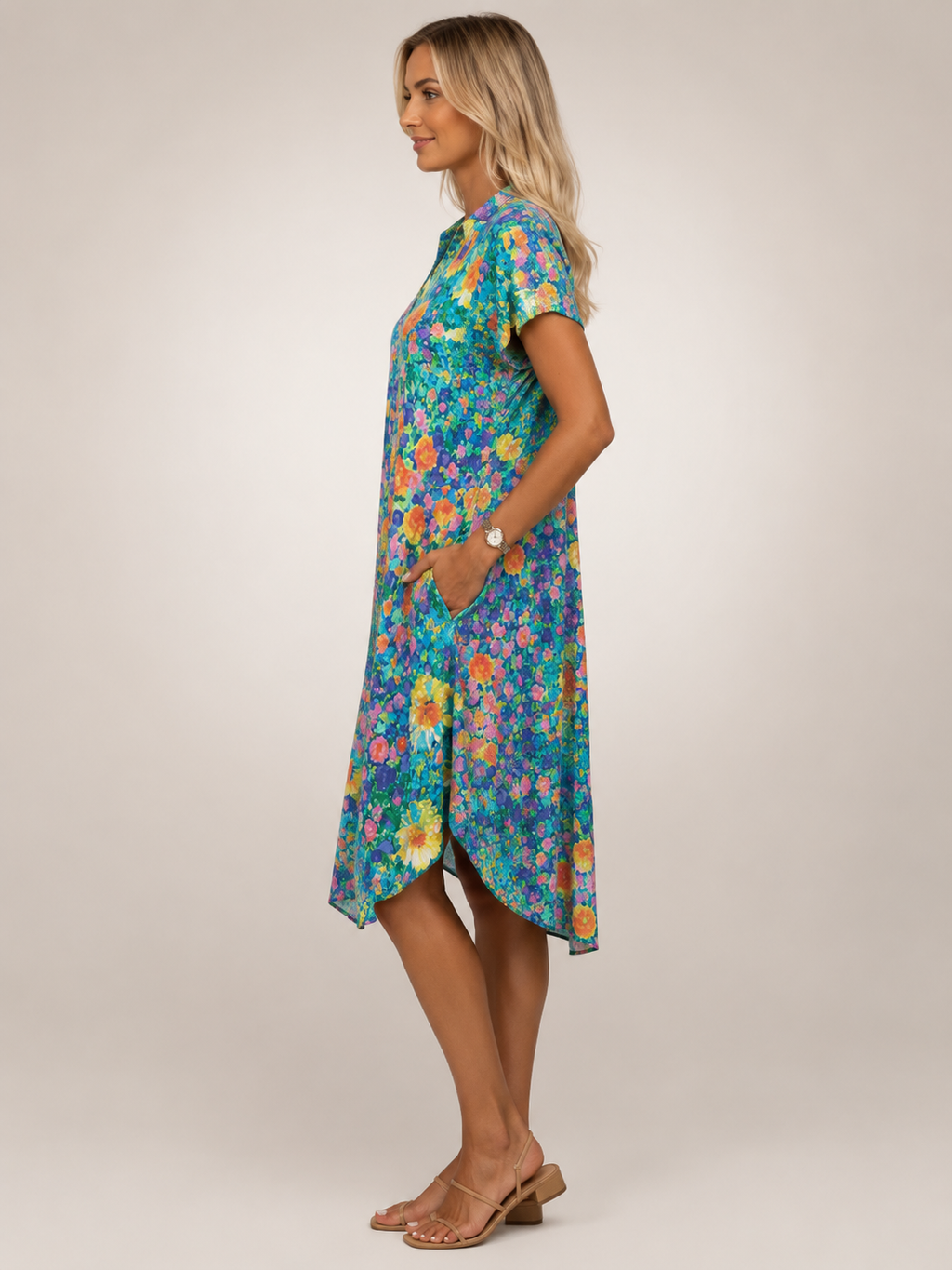 Klara | Vestido camisero corto floral con escote en V