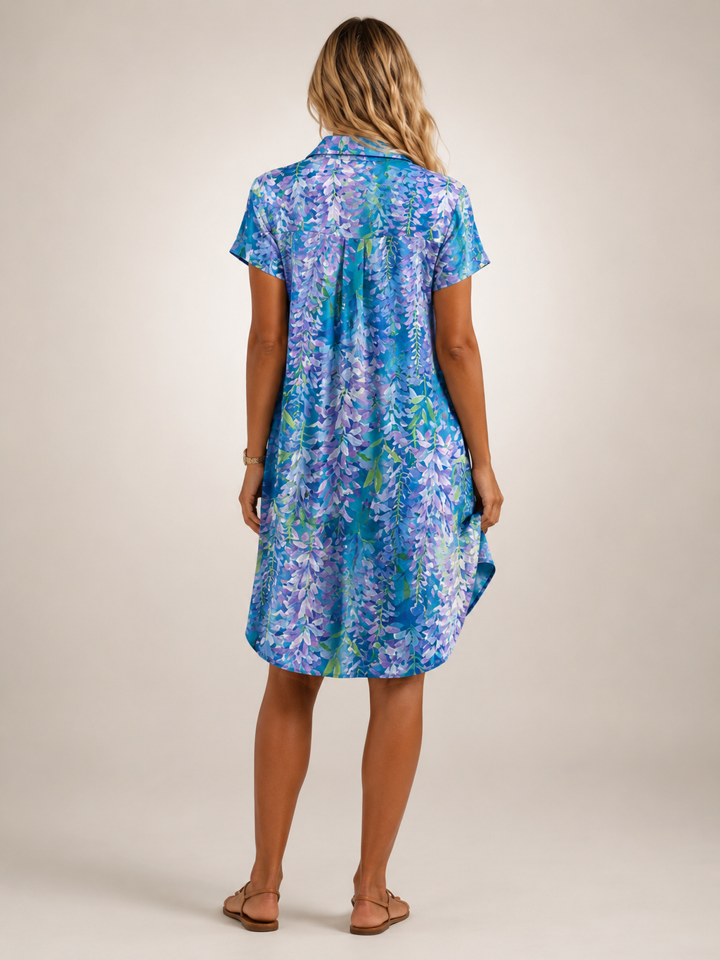 Klara | Vestido camisero corto floral con escote en V
