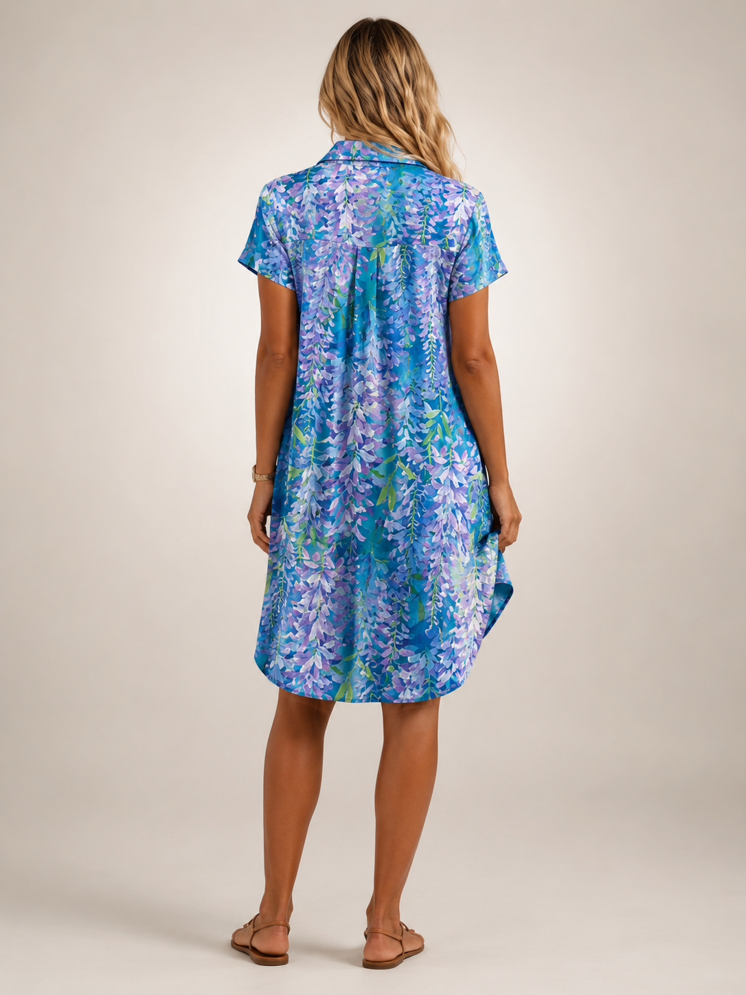 Klara | Vestido camisero corto floral con escote en V