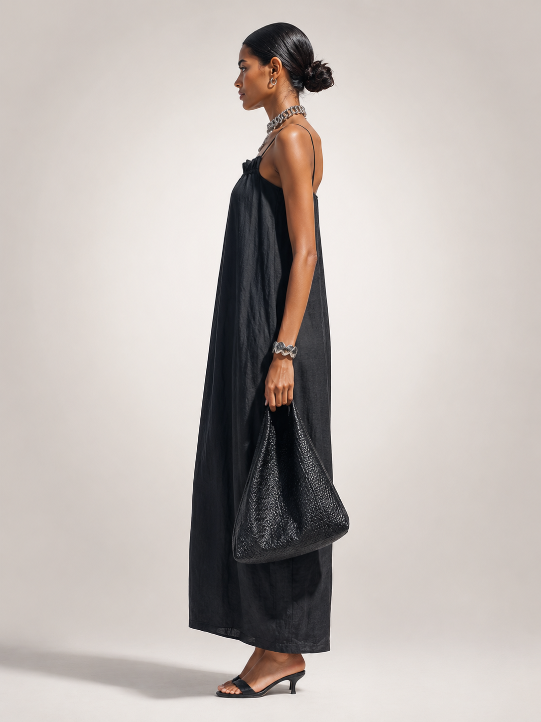 Elfriede | Vestido maxi sencillo con escote fruncido y tirantes finos