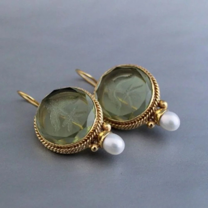 Pendientes retro clásicos con piedras verdes y perlas - Zelira