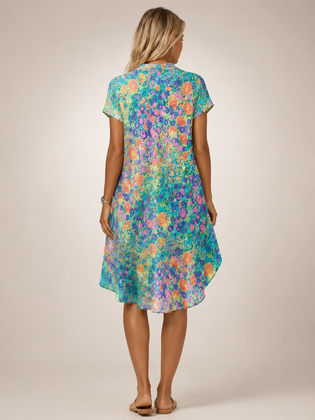 Klara | Vestido camisero corto floral con escote en V