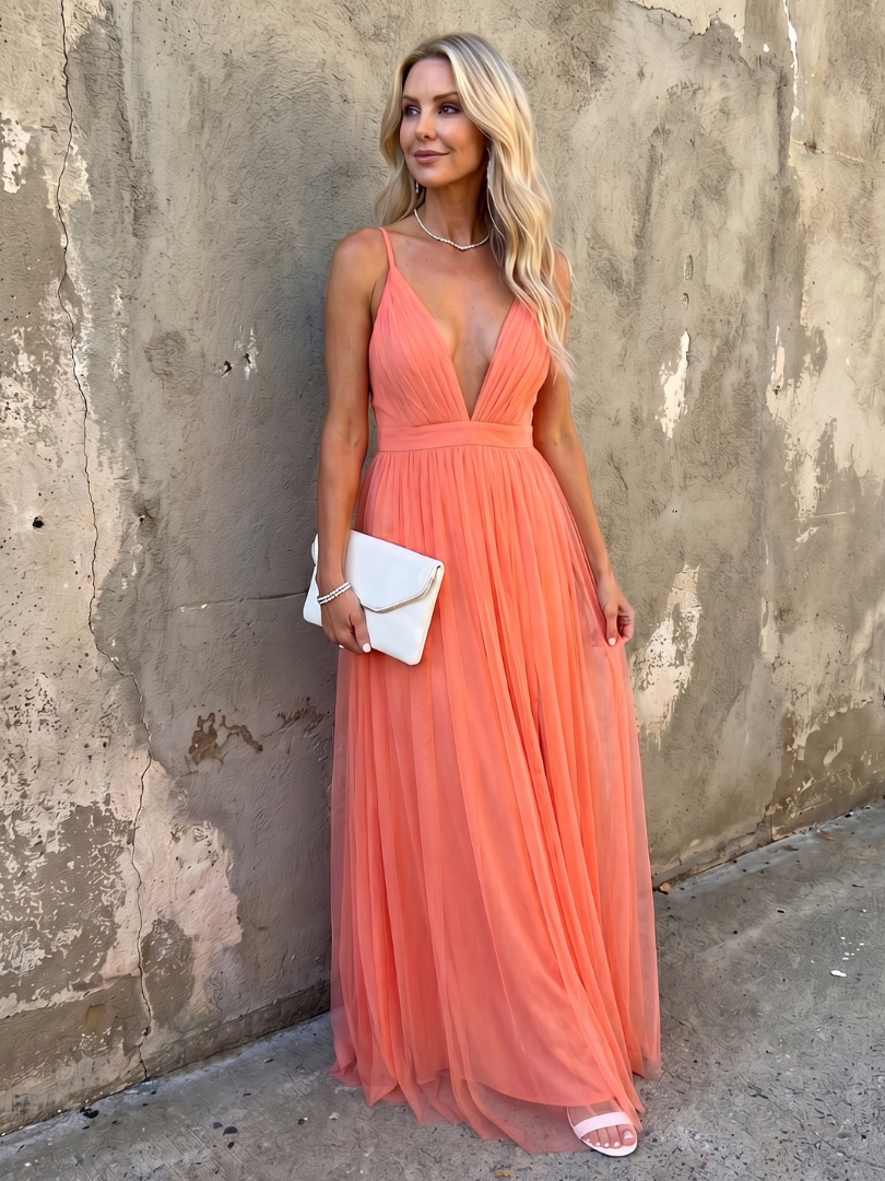 Lina | Vestido maxi plisado con escote de pico pronunciado