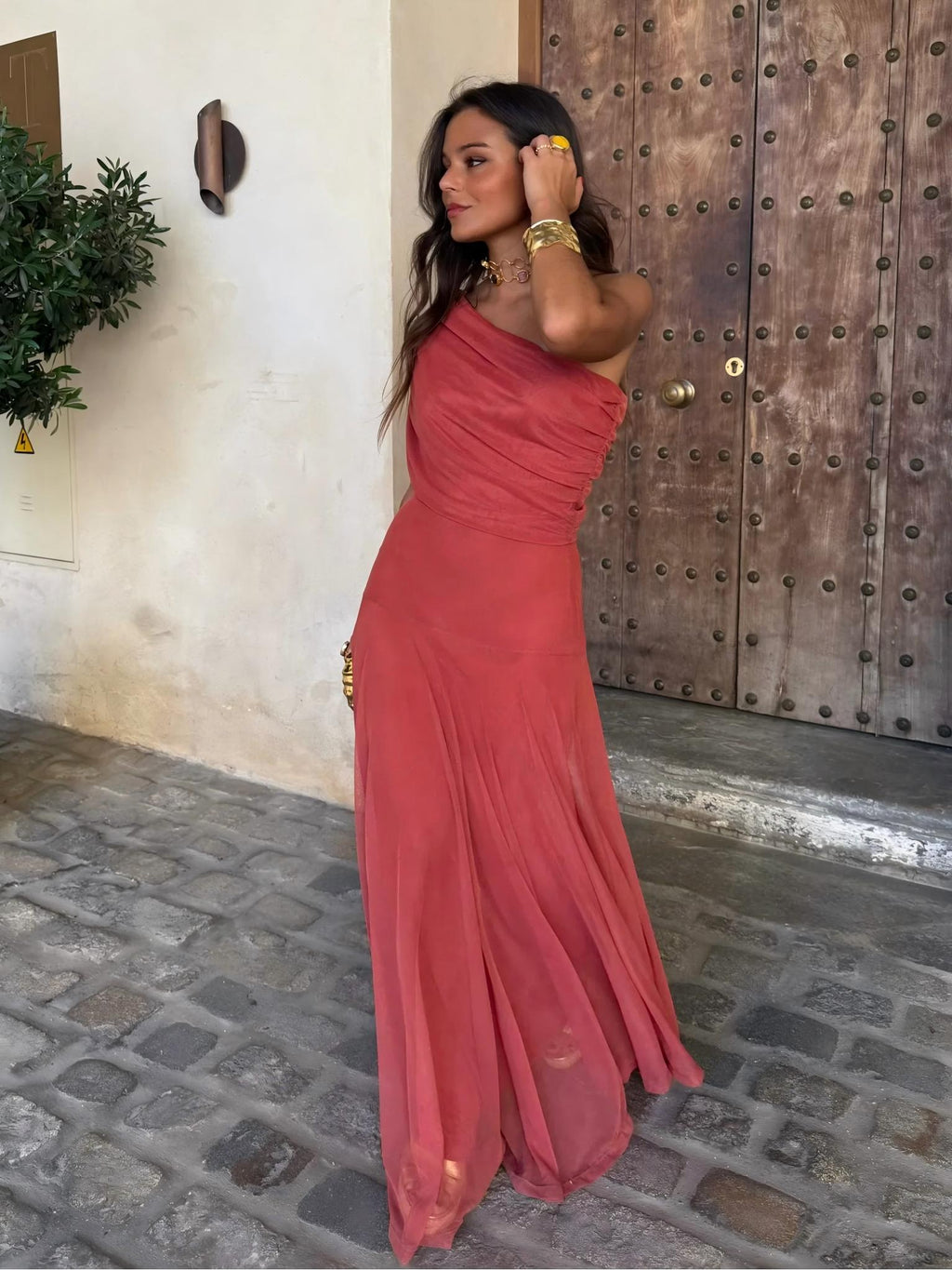 INÉS™ | VESTIDO LARGO DE MALLA ASIMÉTRICO
