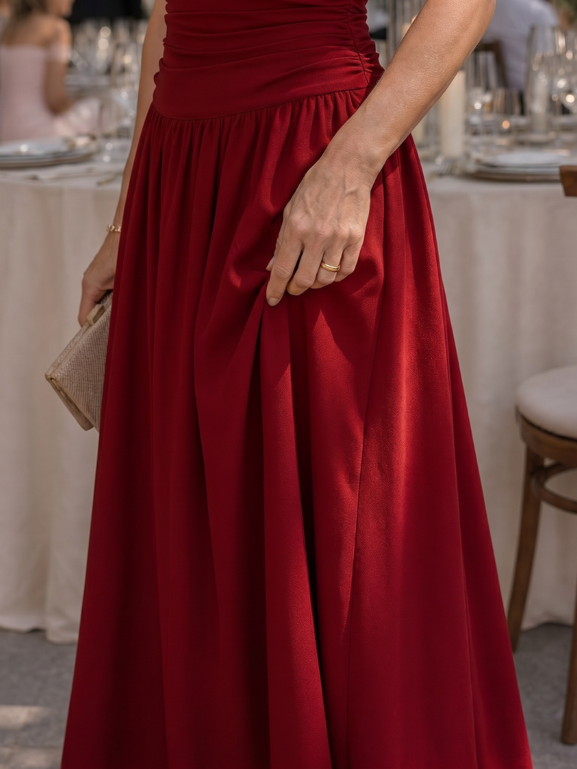 Yvonne | Vestido midi con hombros al descubierto y fruncido