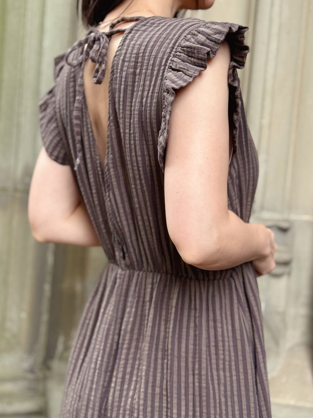 Vestido de Muselina, Escote en la Espalda, sin Mangas, Chocolate a Rayas