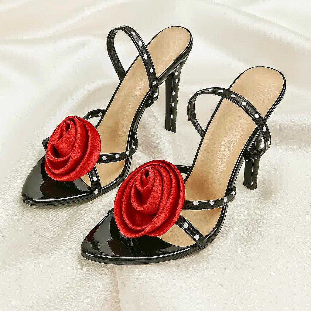Anneliese | Sandalia de tiras con detalle de rosas
