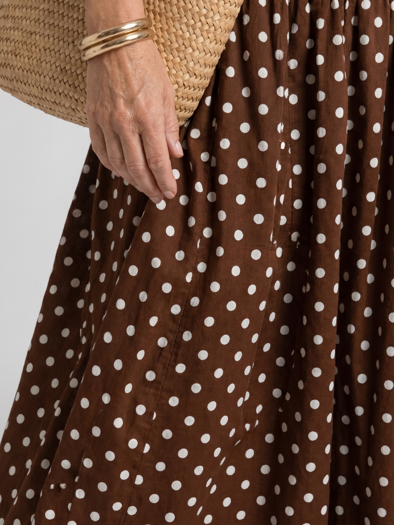 Carola | Vestido largo palabra de honor con estampado de topos