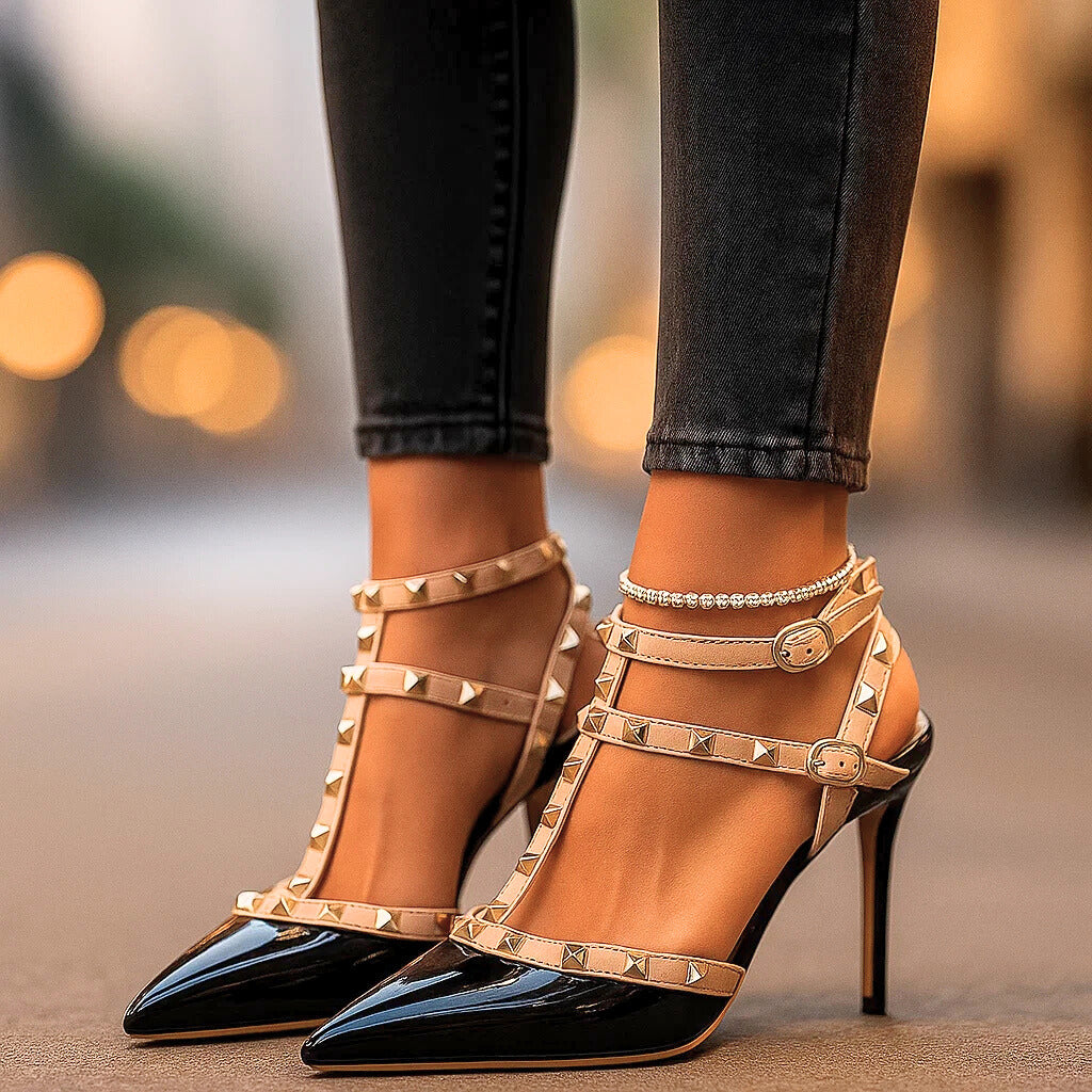 Irmgard | Zapatos de tacón de aguja de punta fina con correas de tachuelas