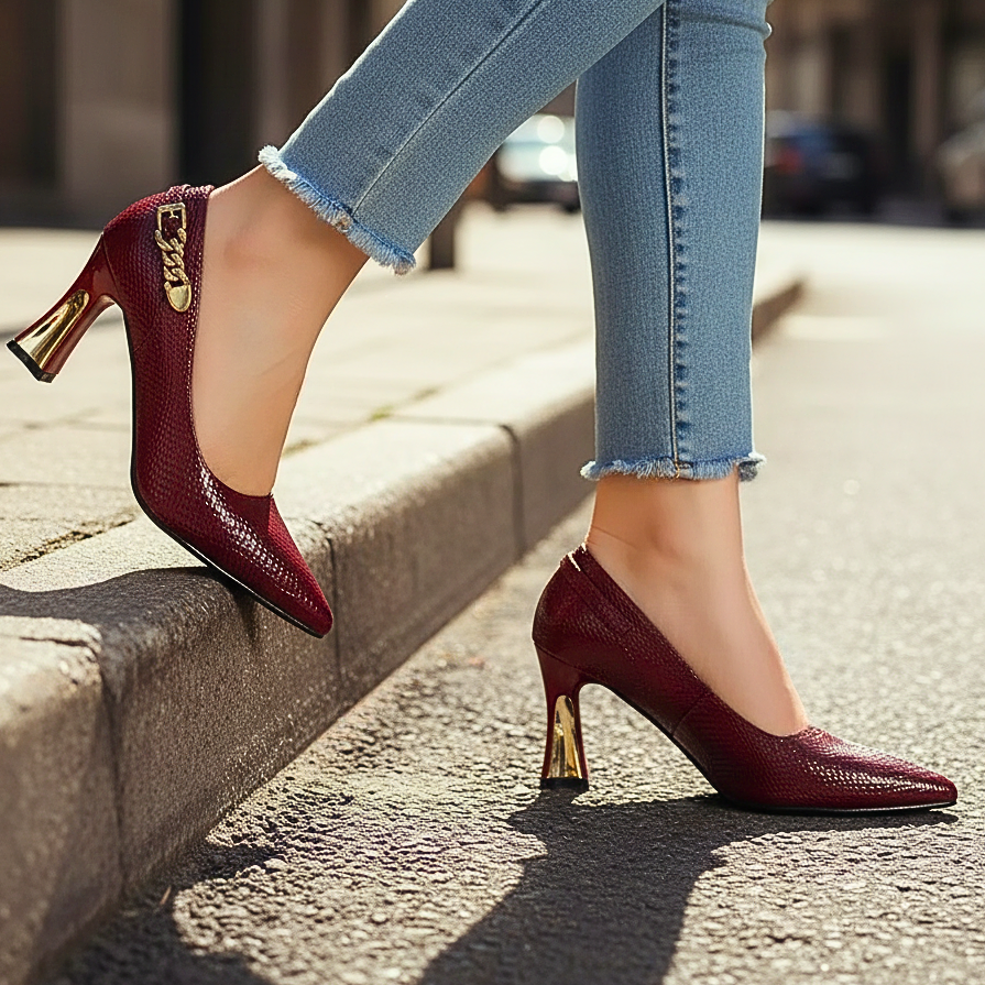 Wilhelmine | Zapatos de tacón de aguja con efecto serpiente y detalle dorado